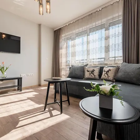 Апартаменти Sunny Ap & Parking 5min From The