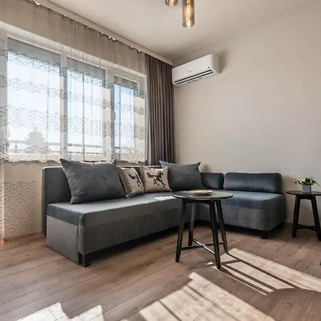 Apartamento Sunny Ap & Parking 5min From The